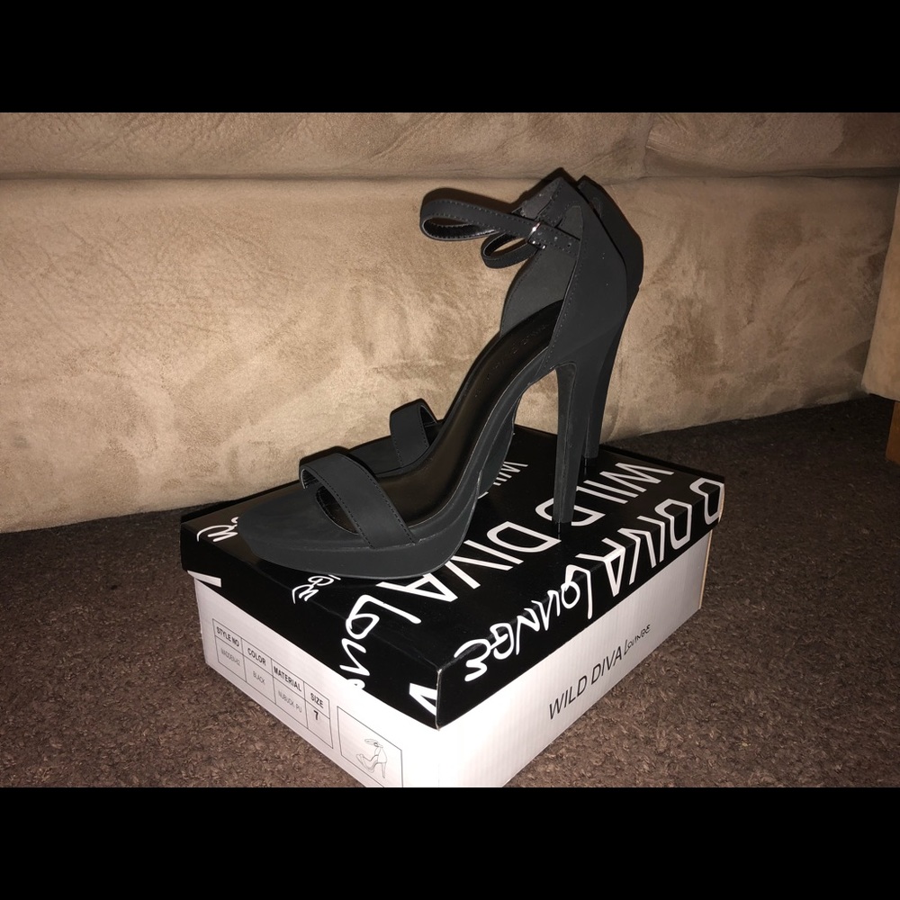 WILD DIVA SIZE 7 HEEL